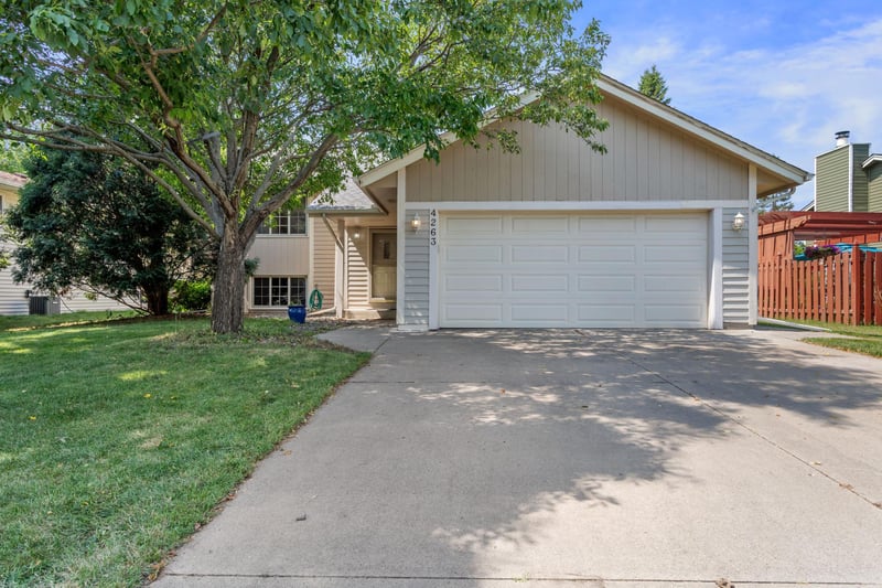 4263 Sun Cliff Rd, Eagan, MN 55122