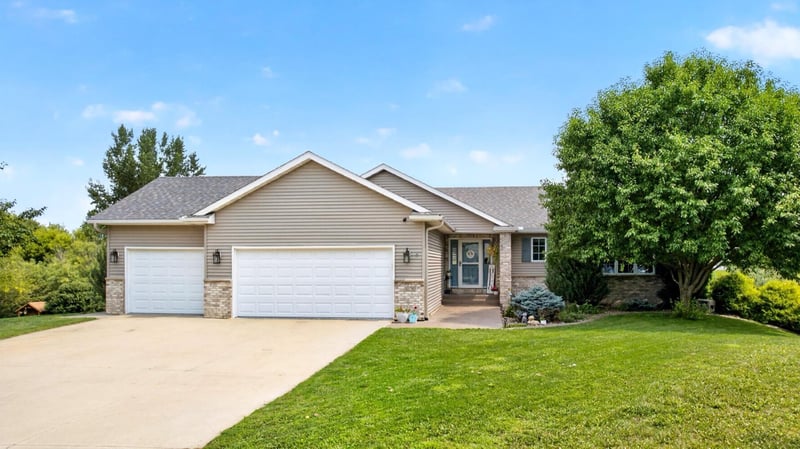 6170 Stonebrooke Ln SW, Rochester, MN 55902