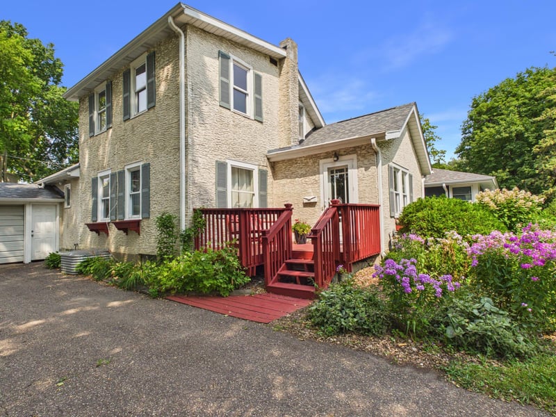 1887 Malvern St, Lauderdale, MN 55113