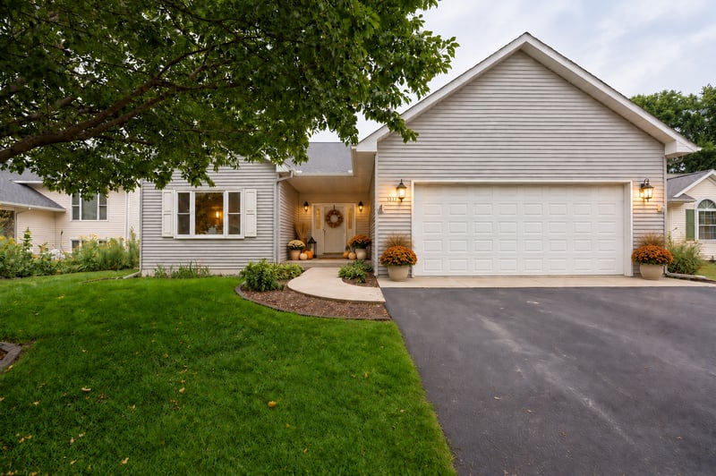 1317 7th St N, Cannon Falls, MN 55009