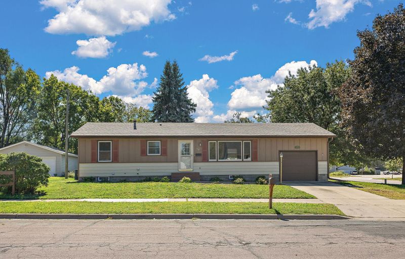 109 12th St NW, Faribault, MN 55021
