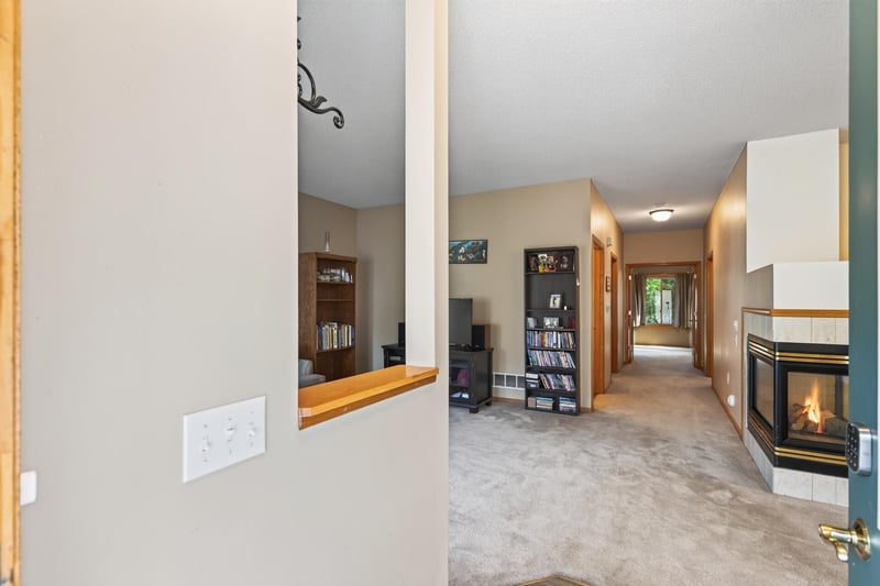 10478 Bay View Ln, Woodbury, MN 55129