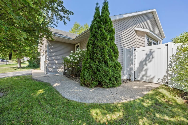 1419 17th Ave SE, Saint Joseph, MN 56374