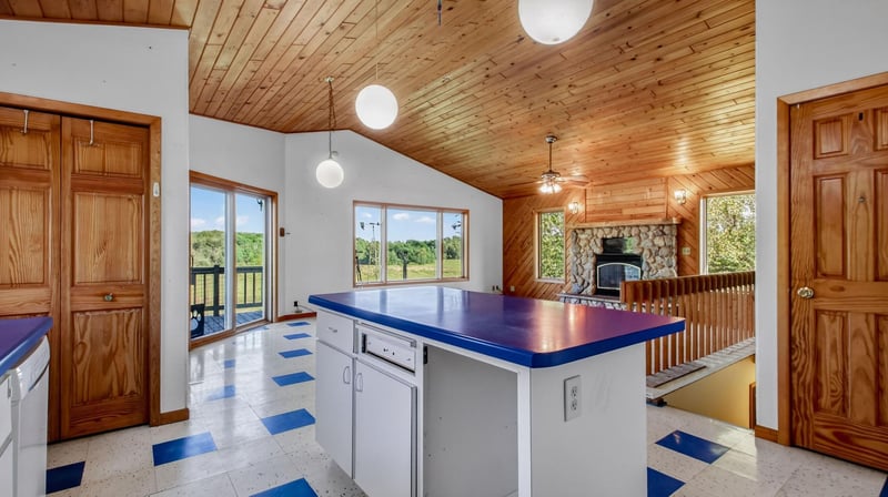 N1395 Grouse Rd, Sarona, WI 54870