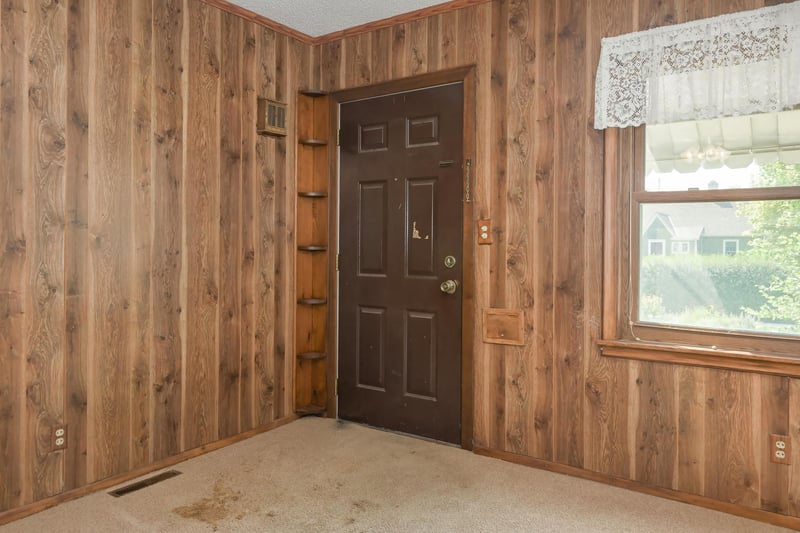 1303 Highland Pw, Saint Paul, MN 55116