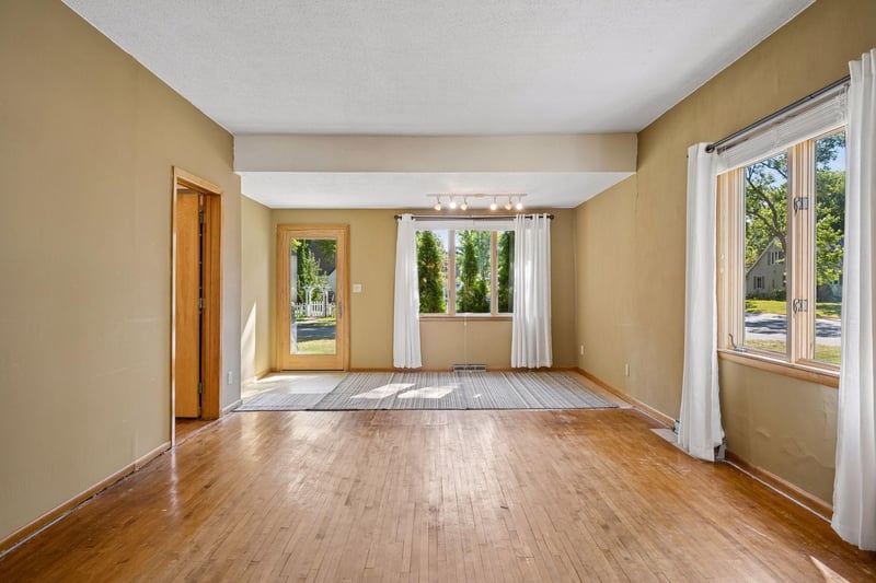 220 S Mccornell Ave, Parkers Prairie, MN 56361
