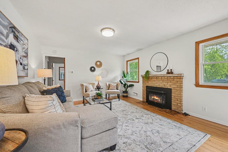 2733 Parkview Blvd, Robbinsdale, MN 55422