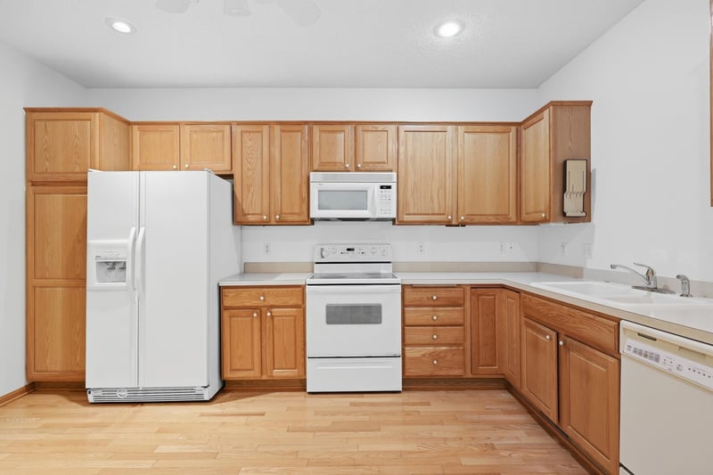 17706 38th Ave N, Plymouth, MN 55446