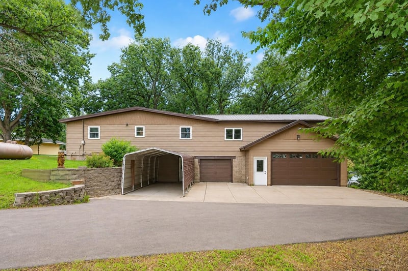 20675 Becker Lake Cir, Richmond, MN 56368