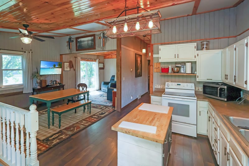 20675 Becker Lake Cir, Richmond, MN 56368