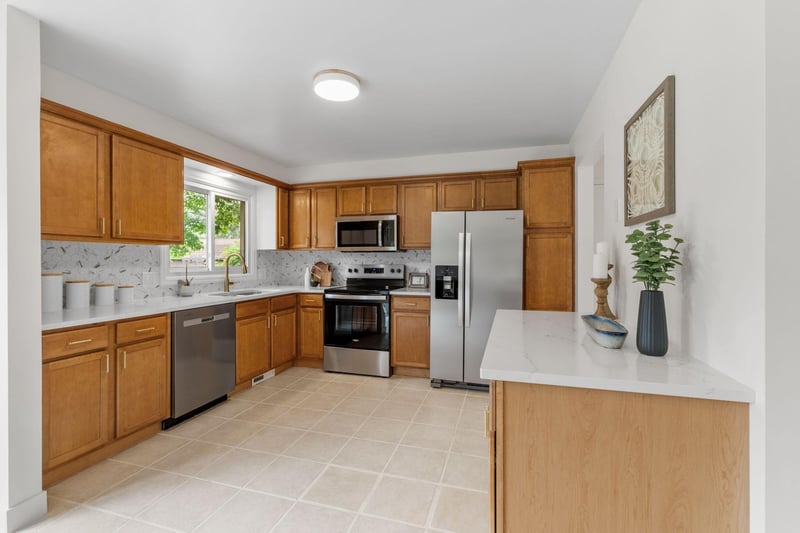 6589 E Fish Lake Rd, Maple Grove, MN 55369