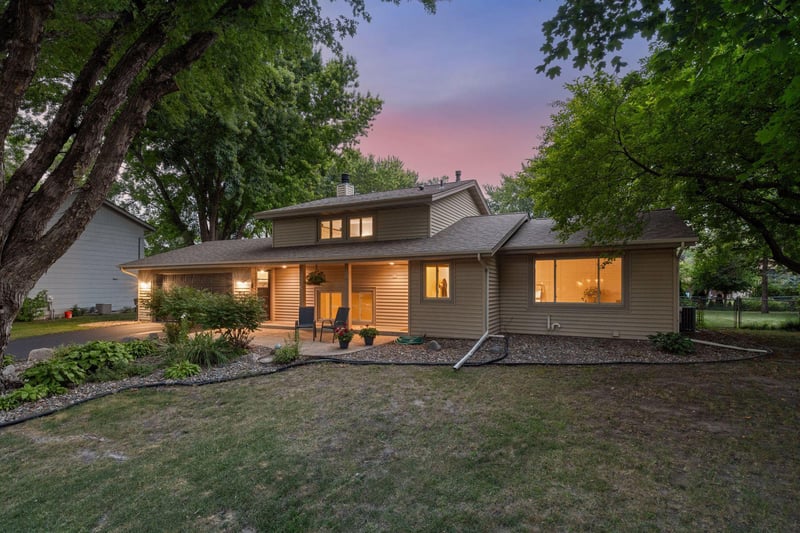 514 Laredo Ln, Chanhassen, MN 55317