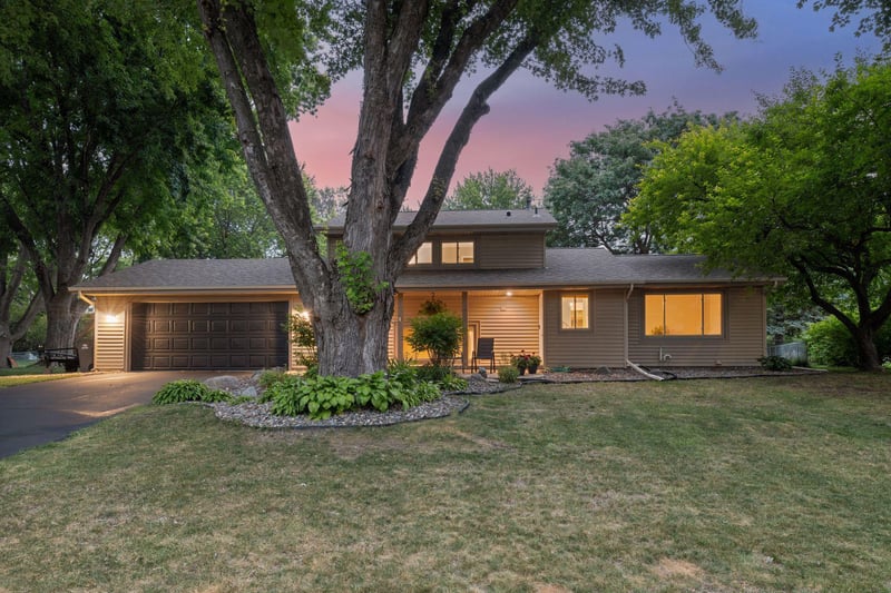 514 Laredo Ln, Chanhassen, MN 55317