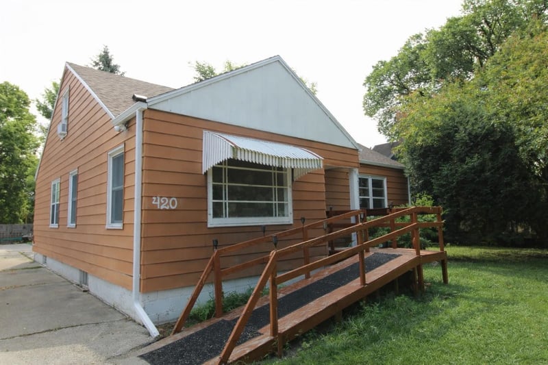 420 14th St S, Moorhead, MN 56560
