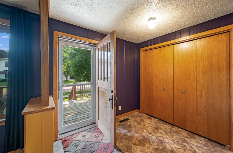 312 W 2nd St, Blue Earth, MN 56013