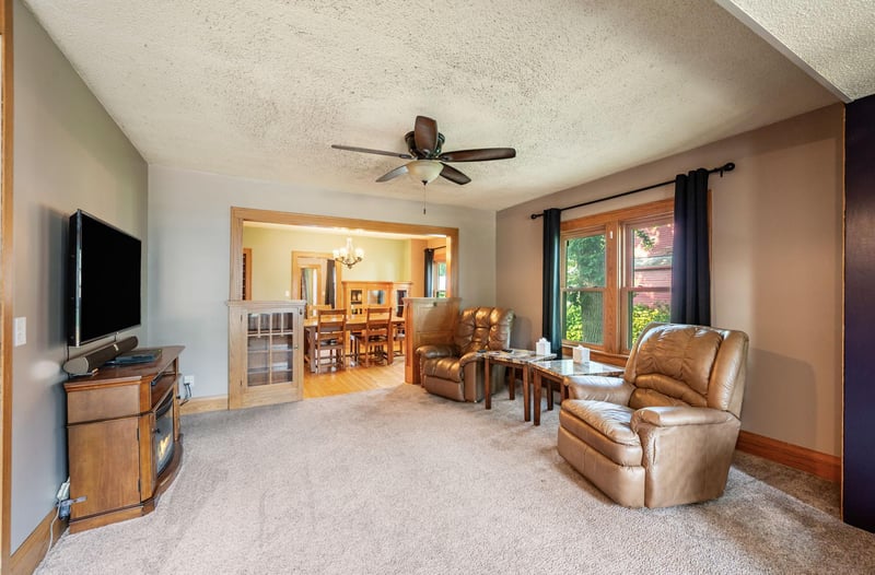 312 W 2nd St, Blue Earth, MN 56013
