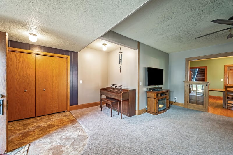 312 W 2nd St, Blue Earth, MN 56013