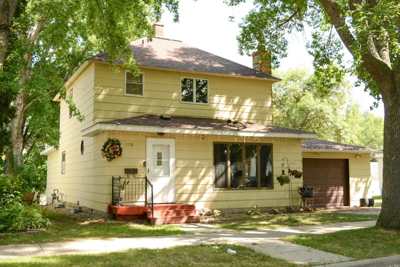220 N 7th St, Montevideo, MN 56265