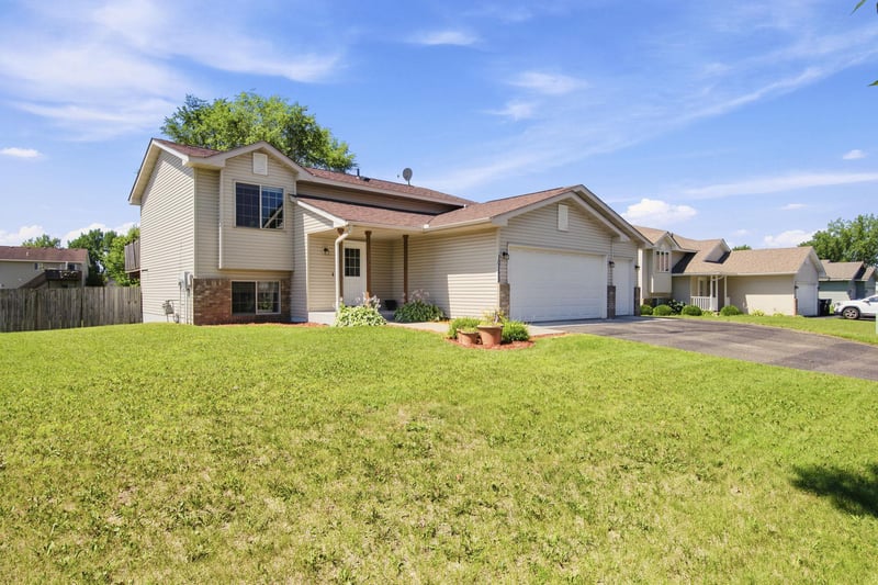 10123 Park Place Dr, Monticello, MN 55362