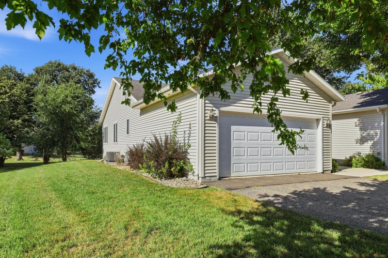 330 Sunfish Ct, Winsted, MN 55395