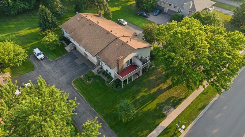 14323 Chestnut Dr, Eden Prairie, MN 55347