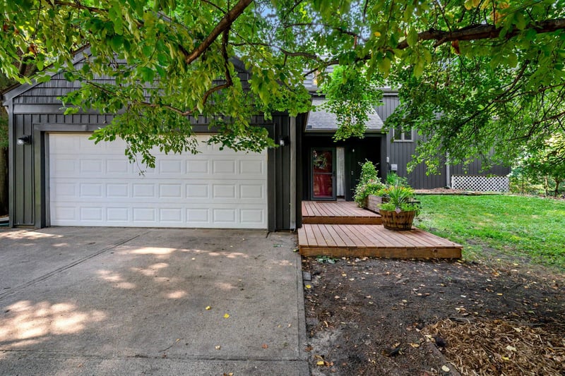 388 Nottingham Dr, Circle Pines, MN 55014