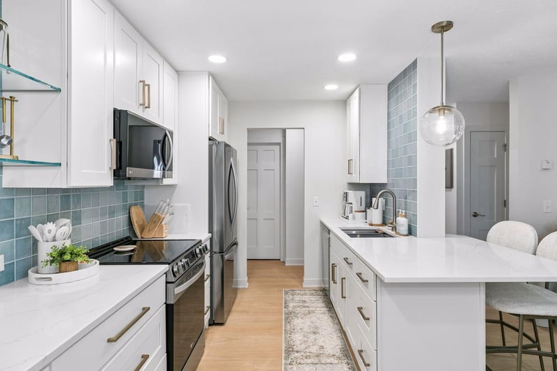 215 Barry Ave S #112, Wayzata, MN 55391
