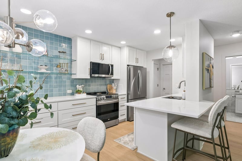 215 Barry Ave S #112, Wayzata, MN 55391