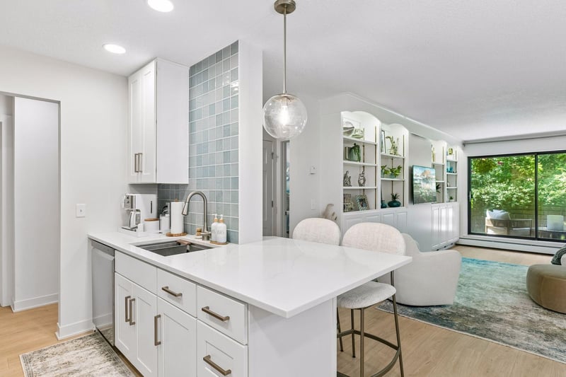 215 Barry Ave S #112, Wayzata, MN 55391