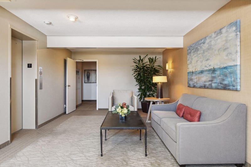 215 Barry Ave S #112, Wayzata, MN 55391