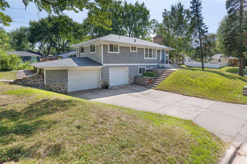 7729 Plymouth Ave N, Golden Valley, MN 55427
