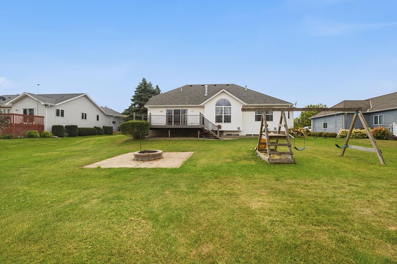 109 Anglewood Dr, Kenyon, MN 55946