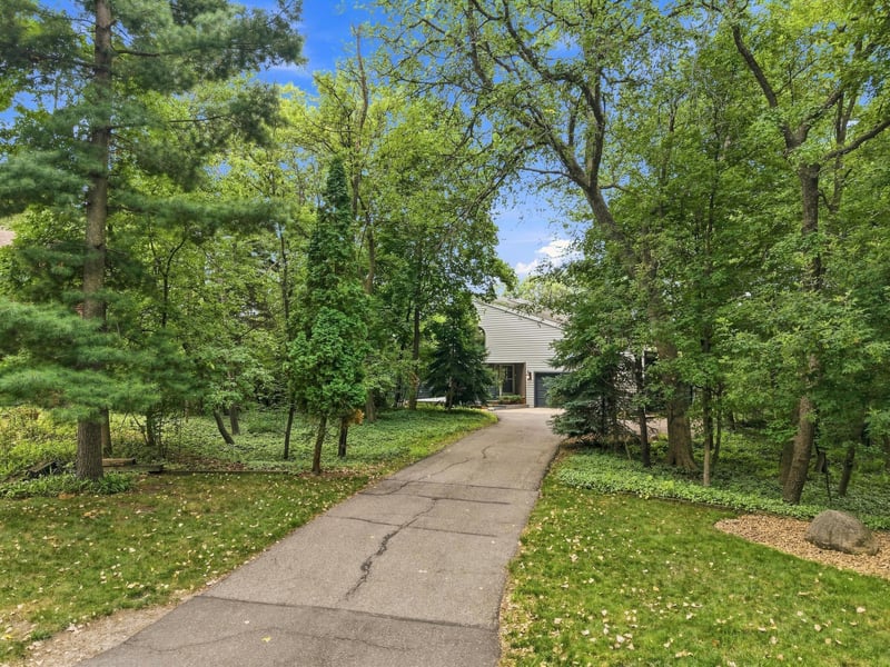 15120 Chestnut Cir, Burnsville, MN 55306