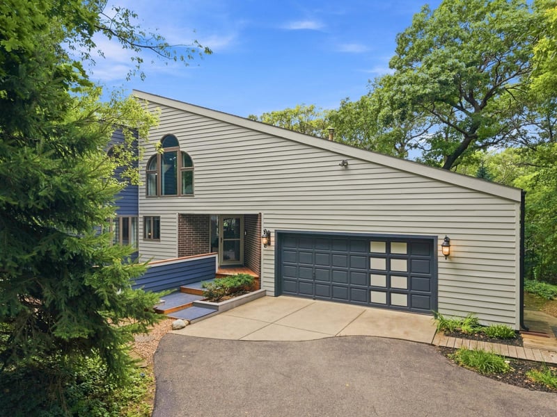 15120 Chestnut Cir, Burnsville, MN 55306