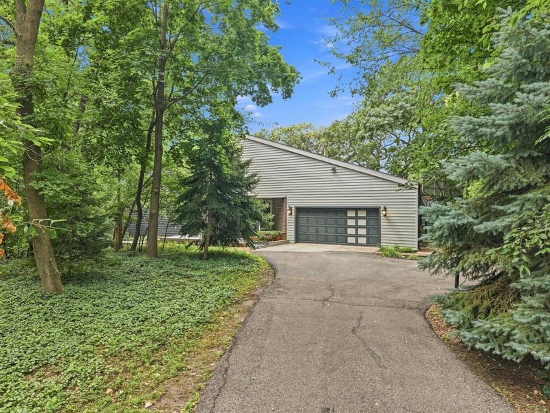 15120 Chestnut Cir, Burnsville, MN 55306