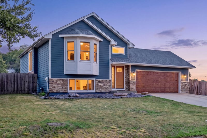 10902 Idaho Ave N, Champlin, MN 55316