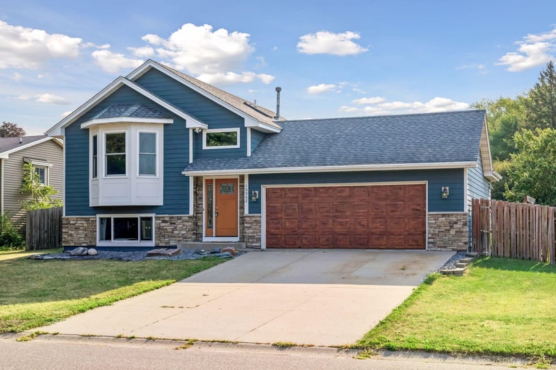 10902 Idaho Ave N, Champlin, MN 55316