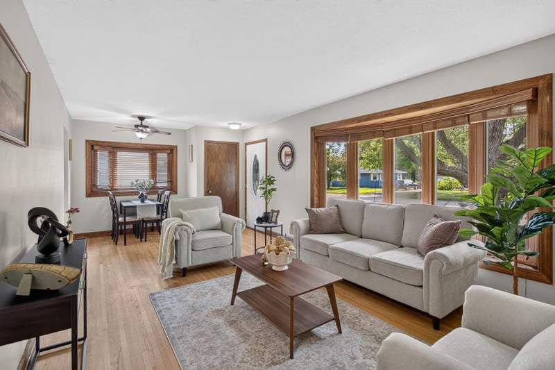 1212 Sugar Ln, Chaska, MN 55318