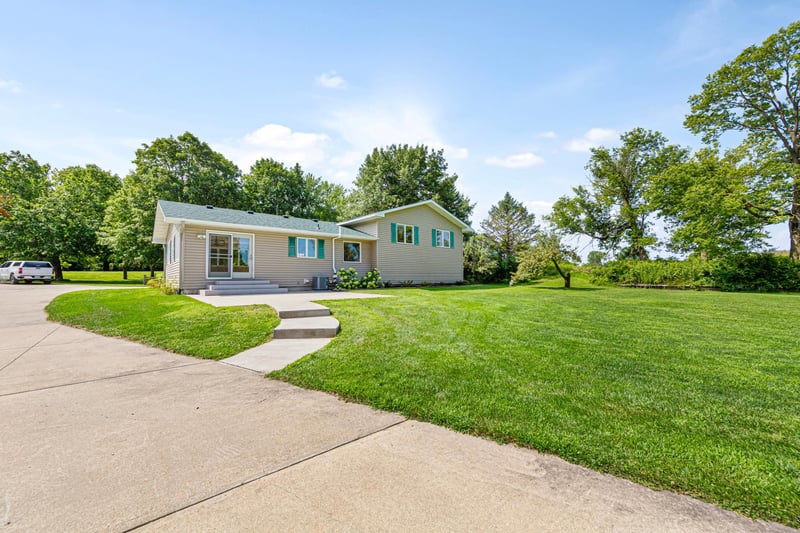 2518 14th St NE, Faribault, MN 55021