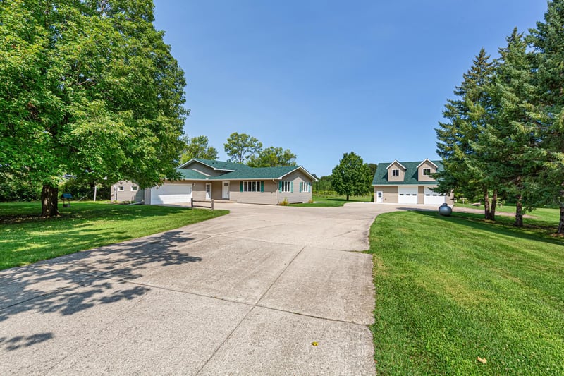 2518 14th St NE, Faribault, MN 55021