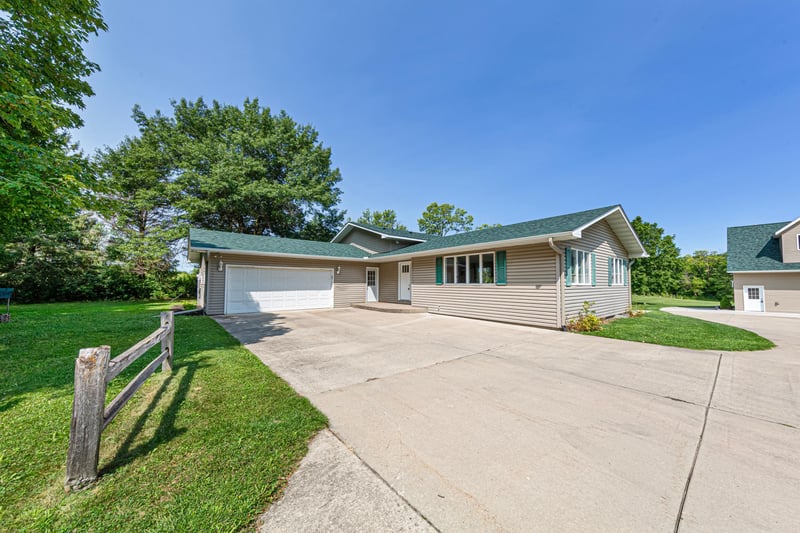 2518 14th St NE, Faribault, MN 55021