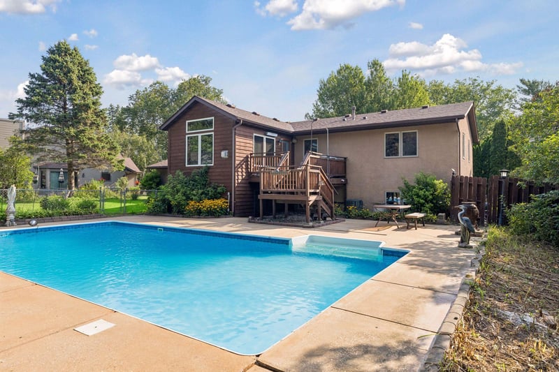 818 Pine Tree Trl, Stillwater, MN 55082