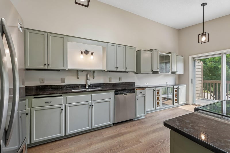 2301 Mailand Rd E, Maplewood, MN 55119