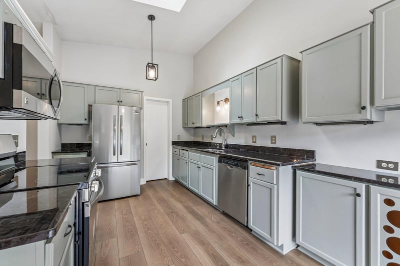 2301 Mailand Rd E, Maplewood, MN 55119