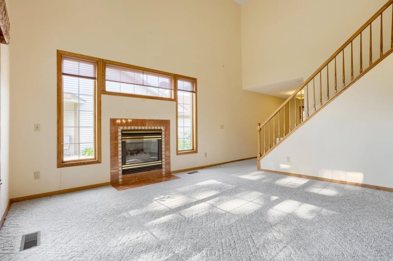 1896 Beebe Rd, Maplewood, MN 55109