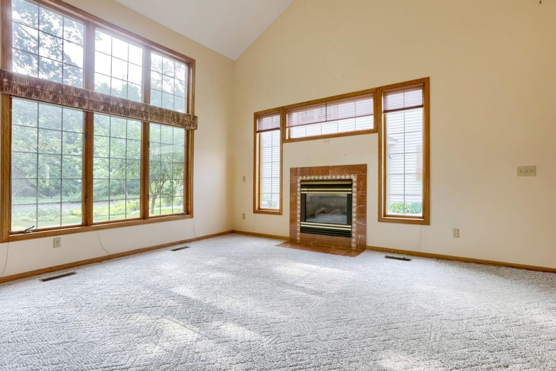 1896 Beebe Rd, Maplewood, MN 55109