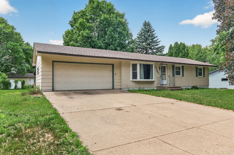 11601 Georgia Ave N, Champlin, MN 55316