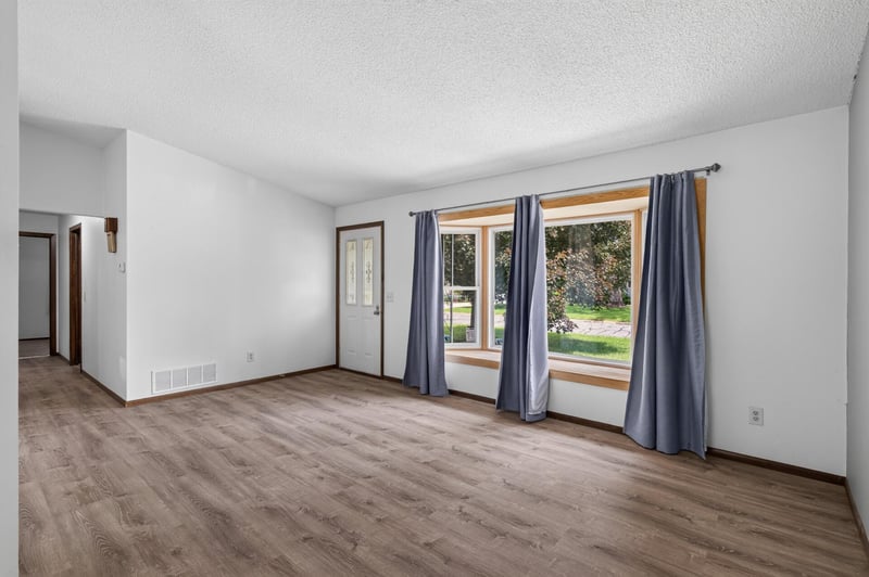 11601 Georgia Ave N, Champlin, MN 55316