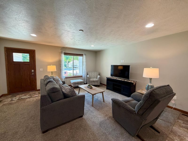 104 W Barck Ave, Luverne, MN 56156