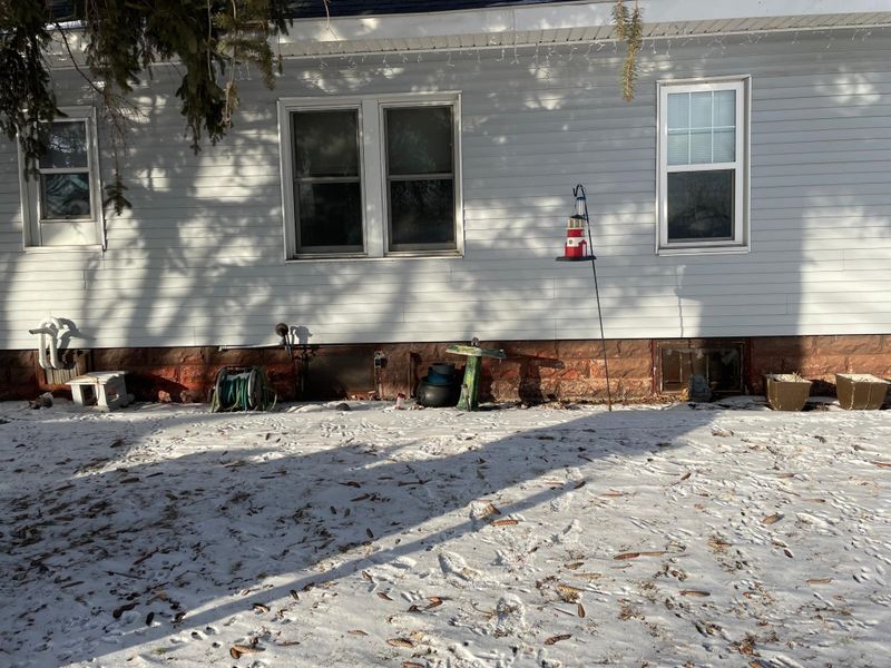 108 N West St, Ceylon, MN 56121